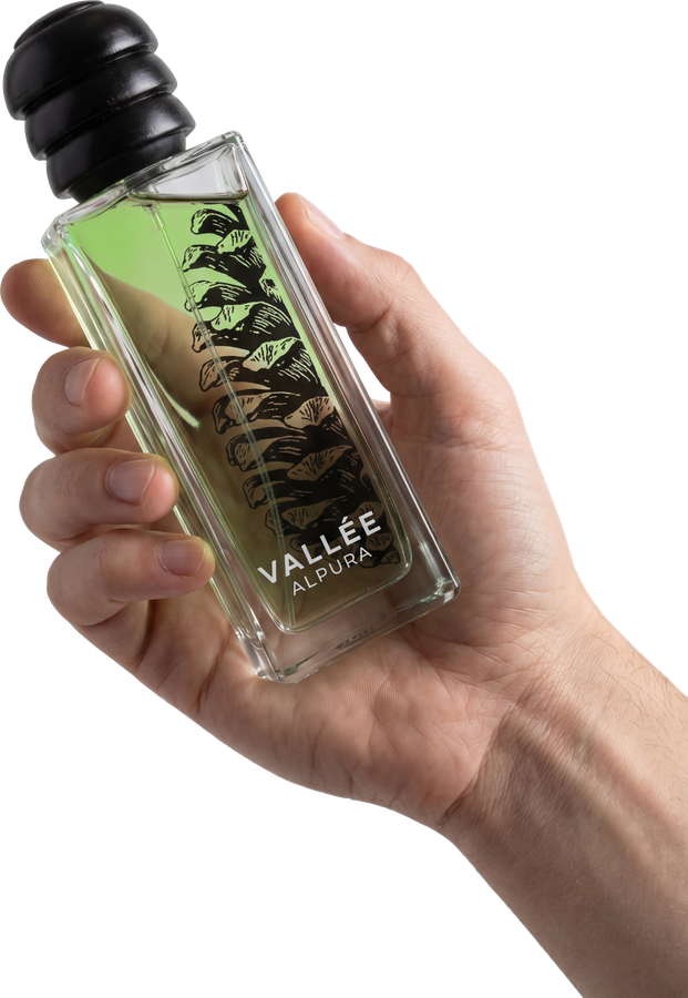 TERRA Flakon in der Hand, freigestellt